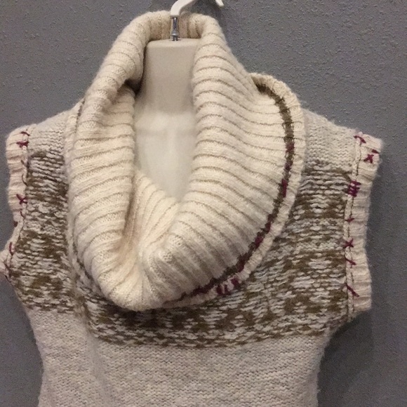 Free People cap sleeve turtleneck sweater - Picture 2 of 4